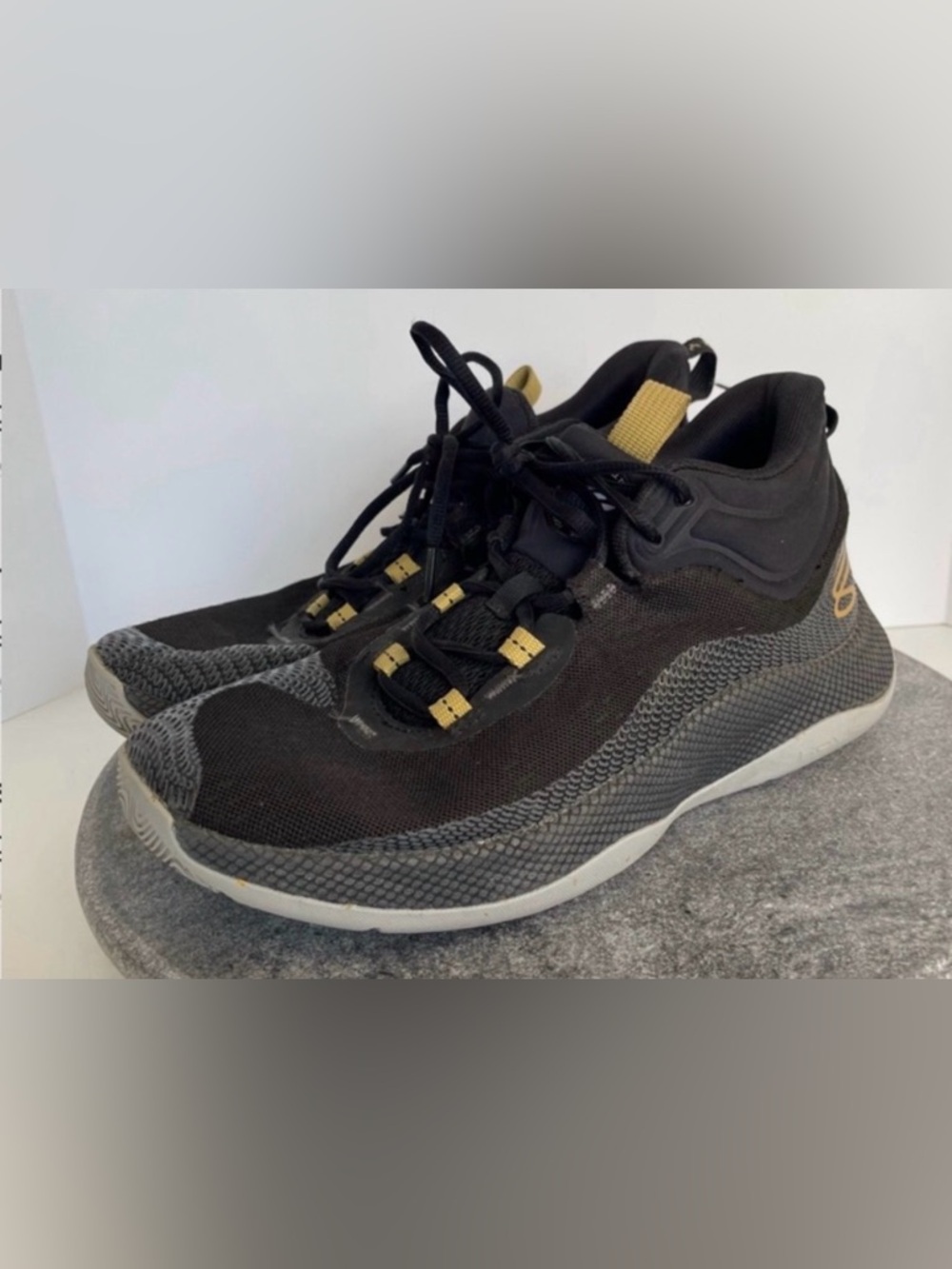 Under Armour Curry Hovr Splash Black And Gold Sneakers 9